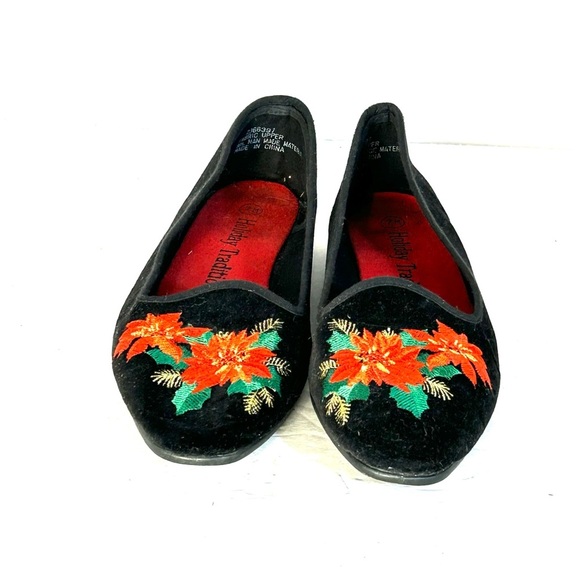 Holiday Tradition Womens Size 7 Black Velvet Flats Loafers Slippers Poinsettia - Picture 2 of 12